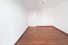 Ne Brryl (Rr.Kryesore) Shitet Apt 2+1+3bllk, Vente