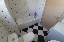 Shitet Apartament: 3+1 Me Mundesi Ndarje Ne 2 Apt, Vente