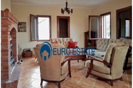 Tirane, jap me qera Vile 196 m² 600 Euro, Qera