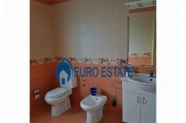 Tirane, jap me qera Vile 196 m² 600 Euro, Qera