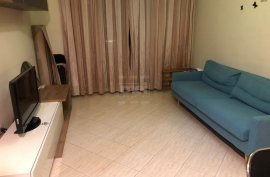 Tek Komuna e Parisit jepet me qira apartament 1+1, Alquiler