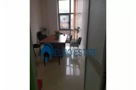 Tirane,Ambient biznesi me qera 140 m²(Rr. Kavajes), Miete