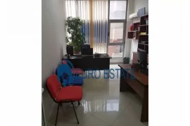 Tirane,Ambient biznesi me qera 140 m²(Rr. Kavajes), Location