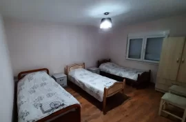 Jepet me qera apartament 2+1, Ενοικίαση