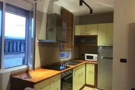 Jepet me Qera Apartament 1+1 rruga kavajes, Location