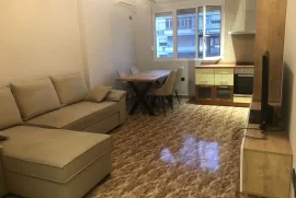 Jepet me Qera Apartament 1+1 rruga kavajes, Bérlés