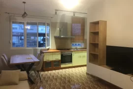 Jepet me Qera Apartament 1+1 rruga kavajes, Alquiler