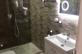 jepet me qera apartament 2+1, Ενοικίαση