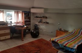 Ne qender te ura e tabakeve shitet apartament 2+1, Πώληση