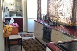 APARTAMENT 1+1 NE SHITJE TE RRUGA E BARRIKADAVE, Venta