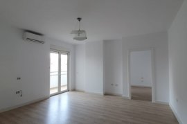 Shitet Apartament 1+1+ Garazh ne Qender., Πώληση