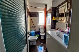 SHITET APARTAMENT 2+1 NË KORÇË, Πώληση