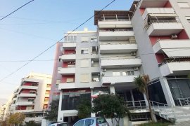 3+1 me 2 WC tek Kopshti Botanik (Pavaroti) , Location