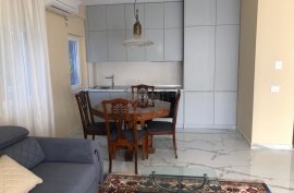 Tek Liqeni i Thate jepet me qira apartament 1+1, Alquiler