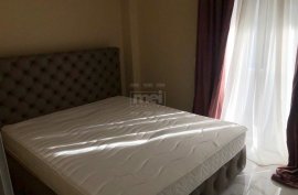 Tek Liqeni i Thate jepet me qira apartament 1+1, Huren