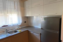 APARTAMENT 2+1 ME QERA TEK RRUGA 4 DESHMORET !, Ενοικίαση