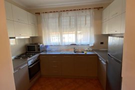 APARTAMENT 2+1 ME QERA TEK RRUGA 4 DESHMORET !, Alquiler