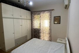 APARTAMENT 2+1 ME QERA TEK RRUGA 4 DESHMORET !, Ενοικίαση