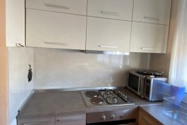 APARTAMENT 2+1 ME QERA TEK RRUGA 4 DESHMORET !, Ενοικίαση