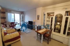 Tirane,shes Apartament 2+1,100m²(UNAZA E RE), Πώληση