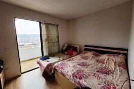 Super Apartament, Universiteti Europian, Qera