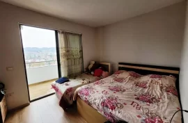 Super Apartament, Universiteti Europian, Location