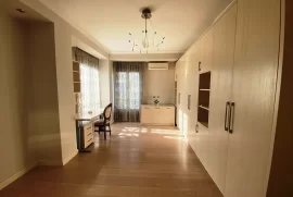 Apartament 3+1 per shitje, prane 21-dhjetorit, Shitje