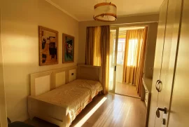 Apartament 3+1 per shitje, prane 21-dhjetorit, Πώληση