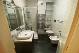 Apartament 3+1 per shitje, prane 21-dhjetorit, Shitje