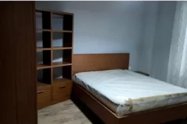 Jepet me qera apartament 1+1, Ενοικίαση