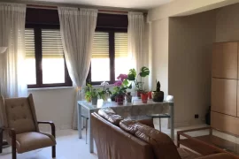 Apartament 2+1 me qira në Qendër të Tiranës, Huren