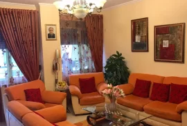 Apartament ne shitje, Venta