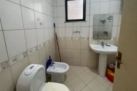 Apartament ne shitje, Shitje