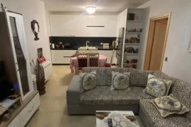 Apartament ne shitje, Shitje