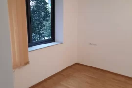 Apartament i pershtatshem per zyra me qira, Miete