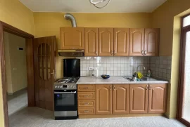 Apartament 1+1 me qira perballe Kishes Katolike , Qera