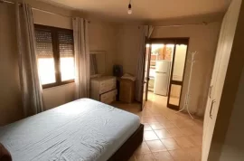 Jepet me qera apartament 2+1, Ενοικίαση