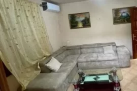 Jepet me qera apartament 2+1, Ενοικίαση